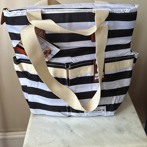 New with Tags, 6 bottle insulated Cooler Tote - Picture 6 of 10